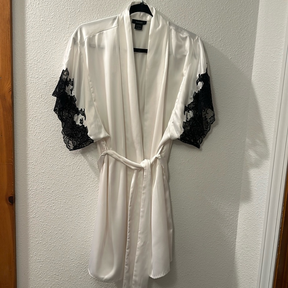 Natori Plume Kimono Style Robe